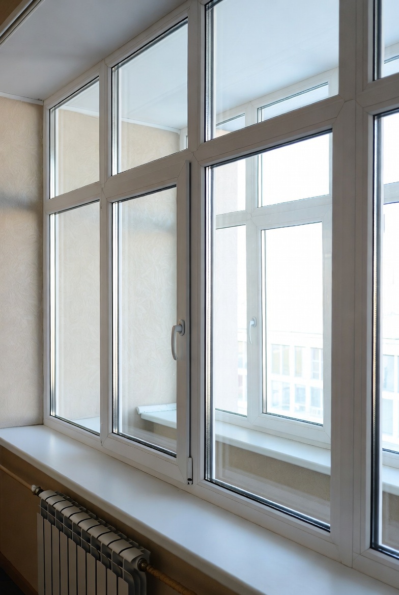 Тёплые и современные пластиковые окна в хабаровской квартире зимой